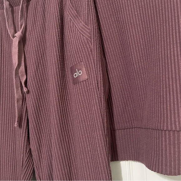 Alo Yoga Muse Hoodie & Pants Set In Burgundy Truffle Size S - Picture 8 of 13